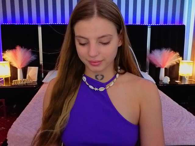 LexiSii online show from August 9, 1:23 pm