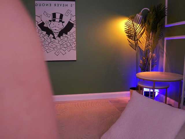 LexiSolene online show from August 13, 8:12 pm