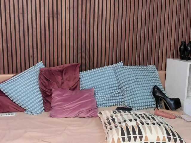 LexyLuv online show from August 13, 9:34 am