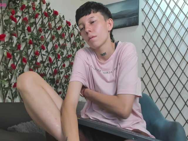 LiamBrown09 online show from August 4, 7:22 pm