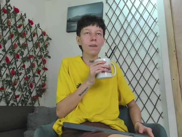 LiamBrown09 online show from August 6, 9:36 pm