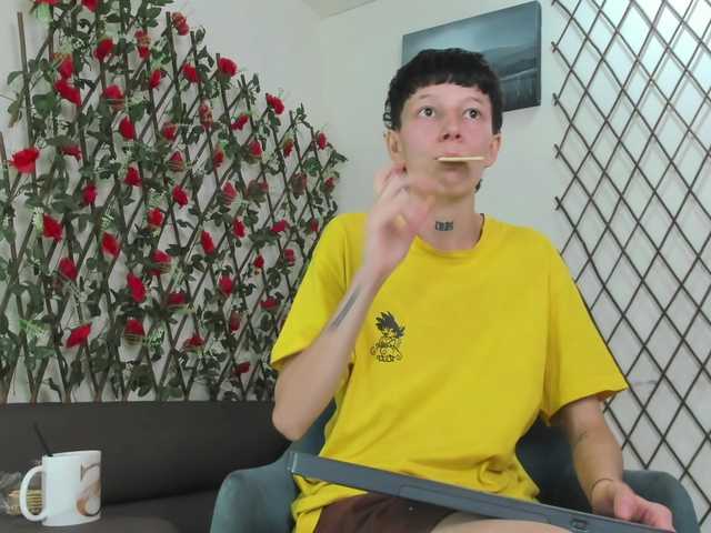 LiamBrown09 online show from August 6, 11:48 pm