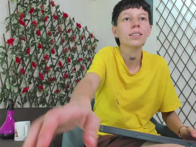 LiamBrown09 online show from August 7, 12:54 am
