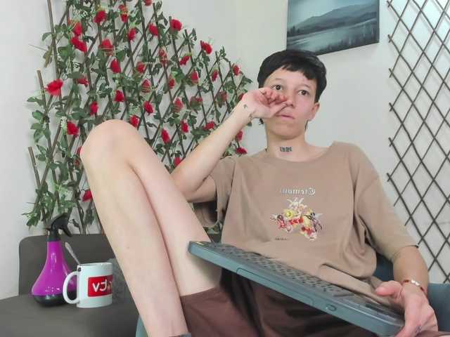 LiamBrown09 online show from August 8, 9:26 pm