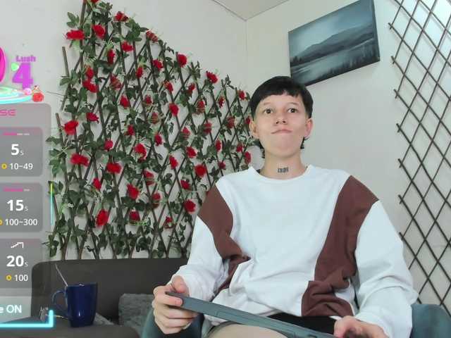 LiamBrown09 online show from August 17, 10:59 pm