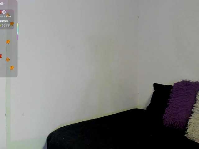 Liily-moore online show from August 13, 7:44 am