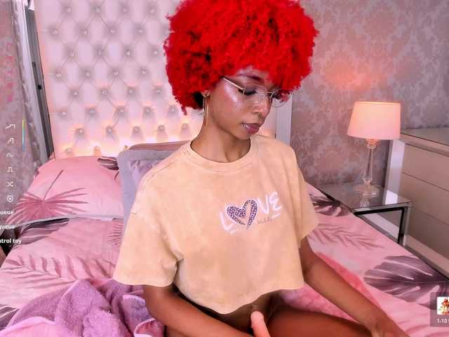 LilaBloom online show from August 8, 6:19 pm