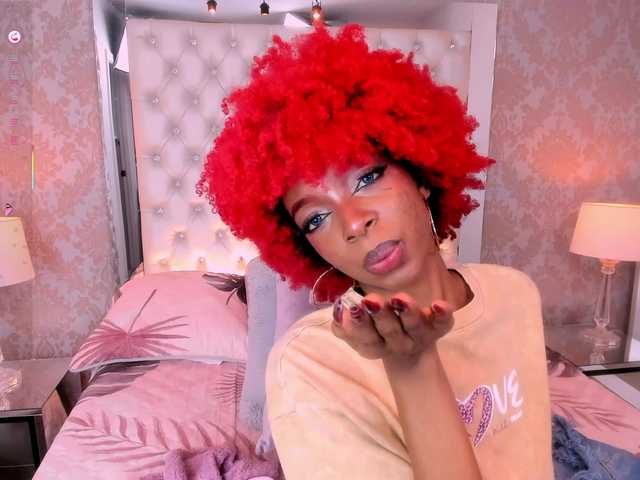 LilaBloom online show from August 9, 12:17 pm