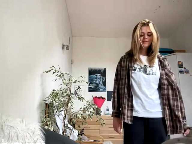 LilianFonner online show from August 11, 11:23 am