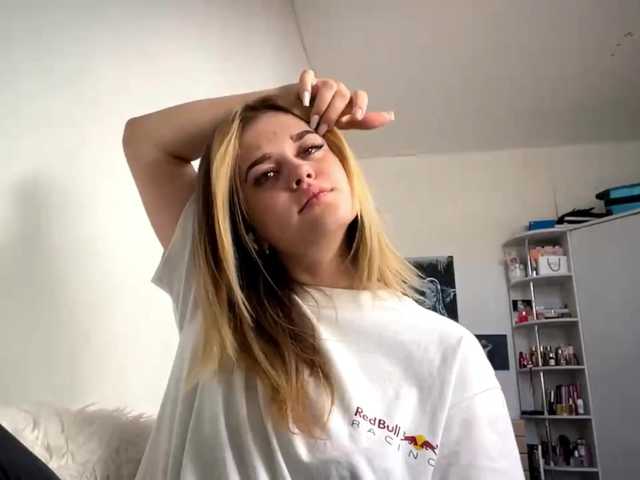 LilianFonner online show from August 14, 8:29 am
