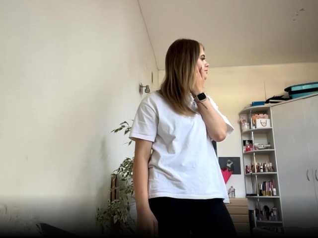 LilianFonner online show from August 14, 1:04 pm