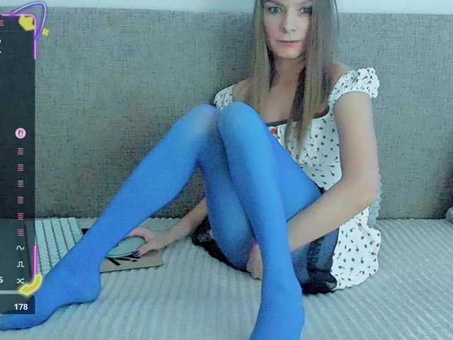  Lily  online show from August 14, 5:11 am