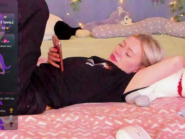 LillieBerry online show from August 7, 10:37 am