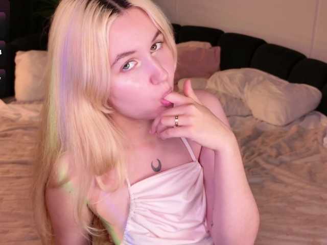 LillyEyess online show from August 7, 7:36 pm