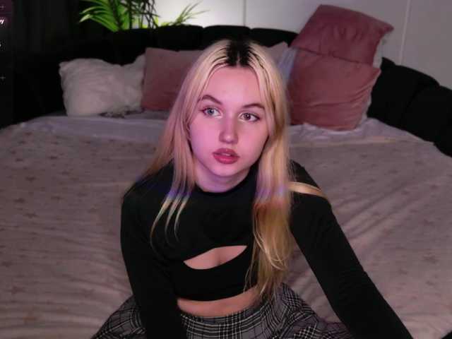 LillyEyess online show from August 11, 6:10 pm
