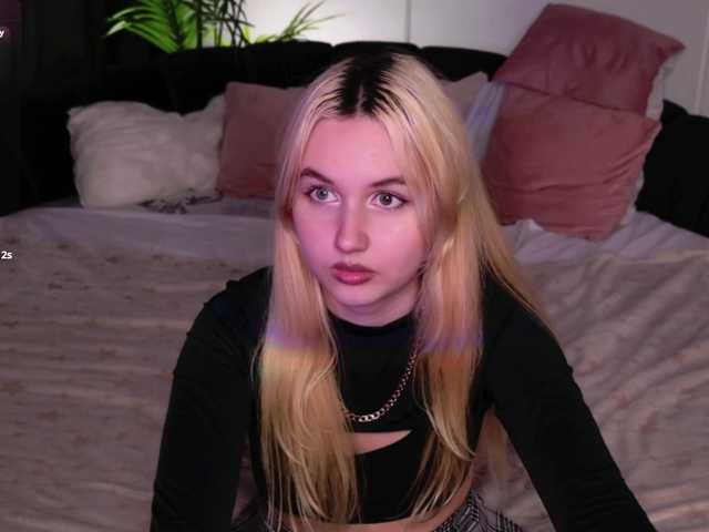 LillyEyess online show from August 11, 7:16 pm