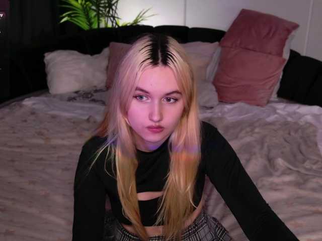 LillyEyess online show from August 11, 9:28 pm