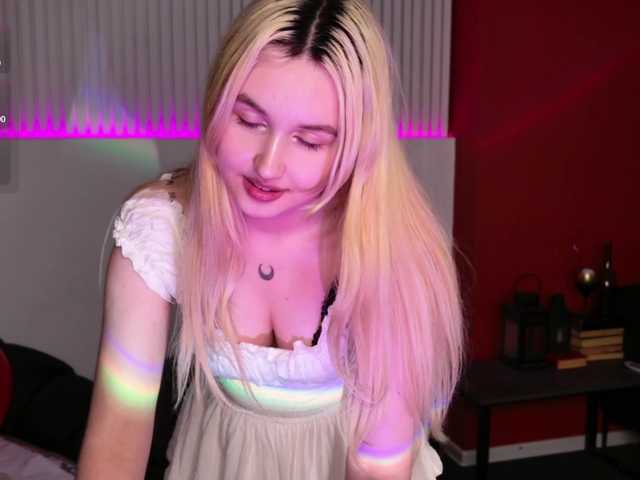 LillyEyess online show from August 13, 9:07 pm