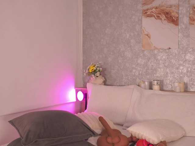 LillyThomps online show from August 6, 1:04 am