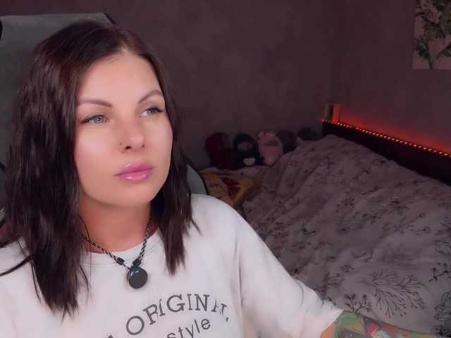 Lilu Dallass online show from July 20, 6:00 pm