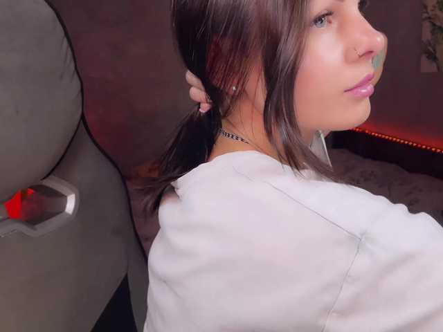Lilu Dallass online show from July 21, 3:58 pm
