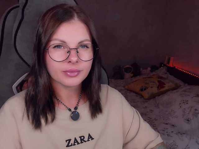 Lilu Dallass online show from July 28, 6:14 pm