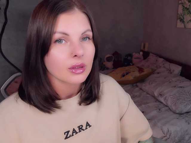 Lilu Dallass online show from July 31, 4:02 pm