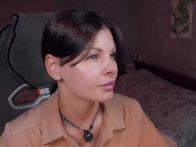 Lilu Dallass online show from August 1, 4:35 pm