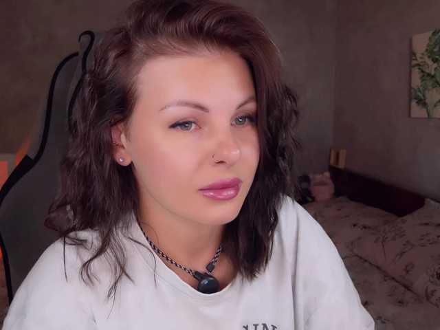 Lilu Dallass online show from August 10, 9:44 am