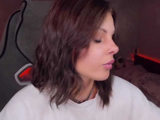 Lilu Dallass online show from August 14, 2:21 pm