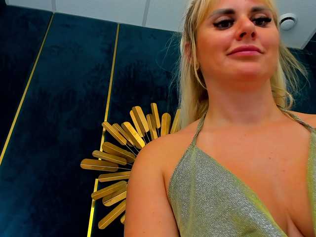 LiluDavis online show from August 7, 10:26 am