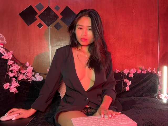 LilyJelly online show from August 27, 7:55 pm
