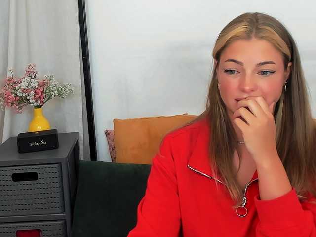 LilyTop online show from July 24, 8:17 am