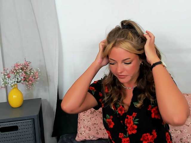 LilyTop online show from August 14, 6:39 am
