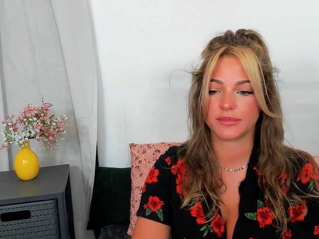 LilyTop online show from August 15, 6:50 am