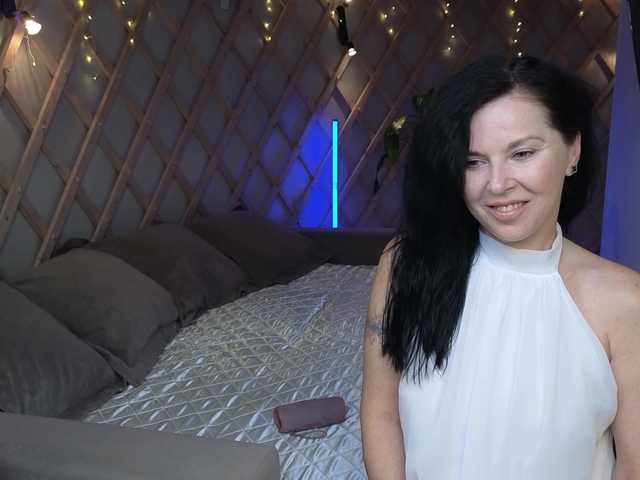 LinaaJoy online show from August 6, 7:57 pm