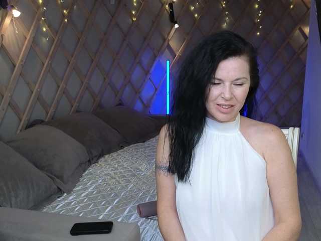 LinaaJoy online show from August 6, 9:03 pm