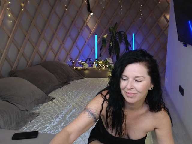 LinaaJoy online show from August 15, 8:57 pm