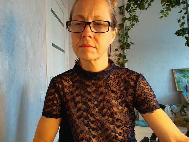 LioraWeiss online show from August 5, 7:06 am