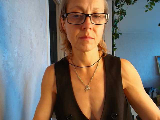 LioraWeiss online show from August 5, 11:41 am