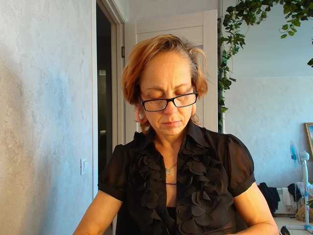 LioraWeiss online show from August 6, 1:43 pm
