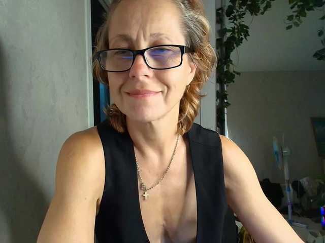 LioraWeiss online show from August 7, 6:08 pm