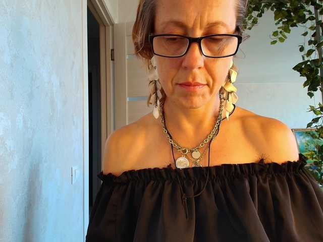 LioraWeiss online show from August 11, 11:23 am