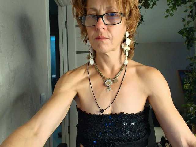 LioraWeiss online show from August 11, 4:42 pm