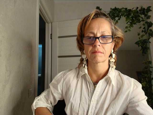 LioraWeiss online show from August 11, 6:10 pm