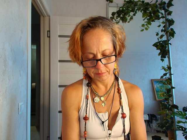 LioraWeiss online show from August 12, 12:40 pm
