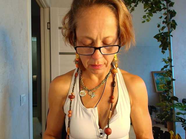 LioraWeiss online show from August 12, 1:46 pm