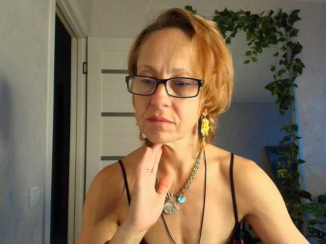 LioraWeiss online show from August 13, 4:21 pm