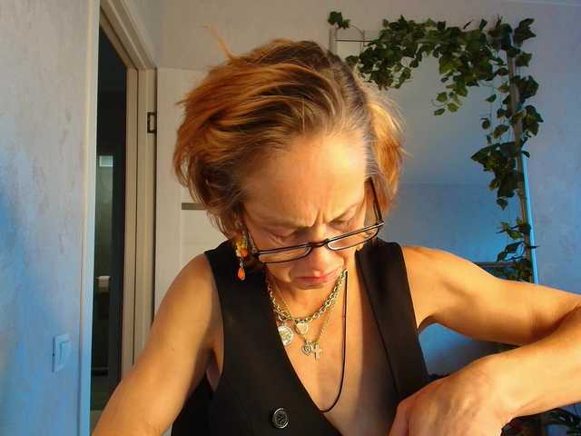 LioraWeiss online show from August 14, 3:37 pm