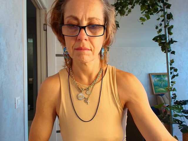 LioraWeiss online show from August 15, 2:32 pm